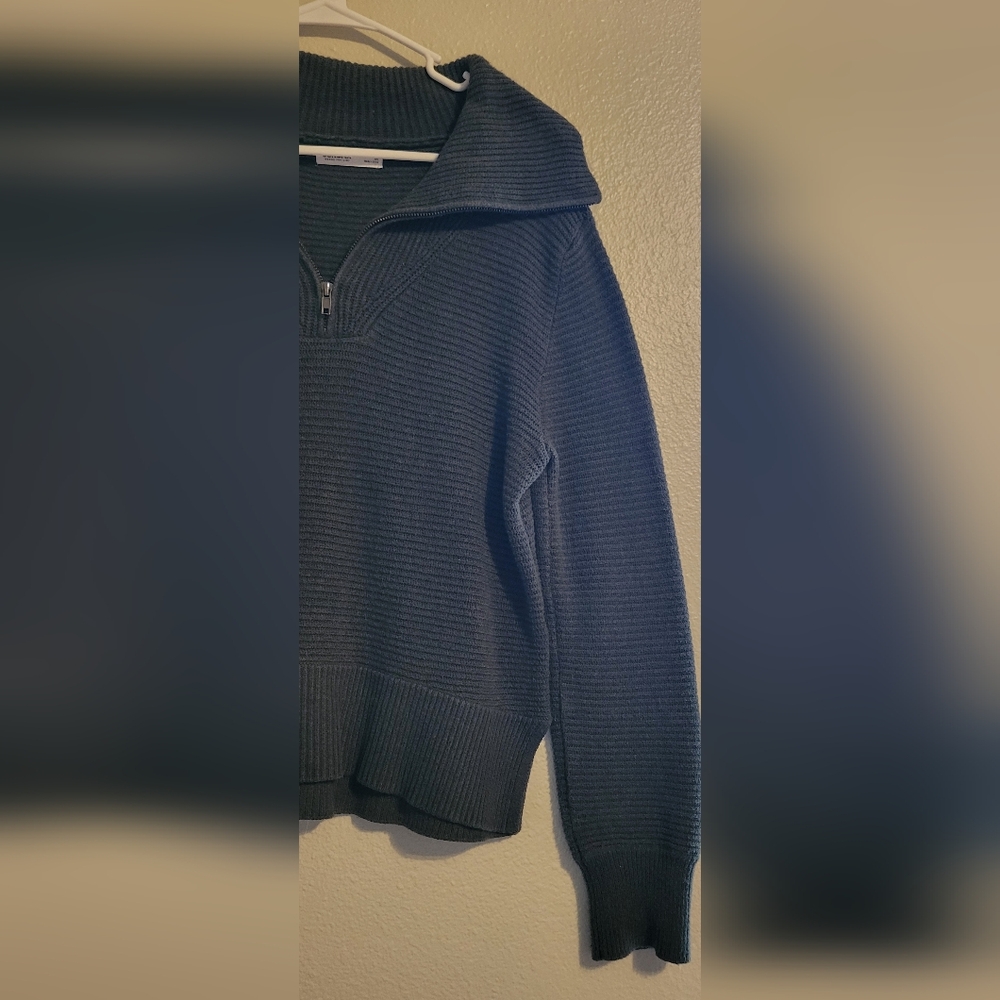 Women's Ribbed Sweater - Picture 8 of 10